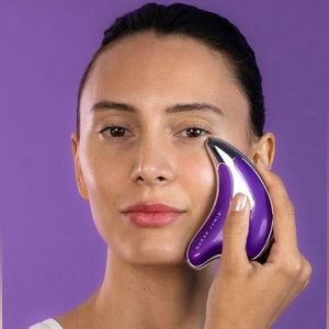 NWT-Nurse Jamie TRIANGLE FACIAL TOOL